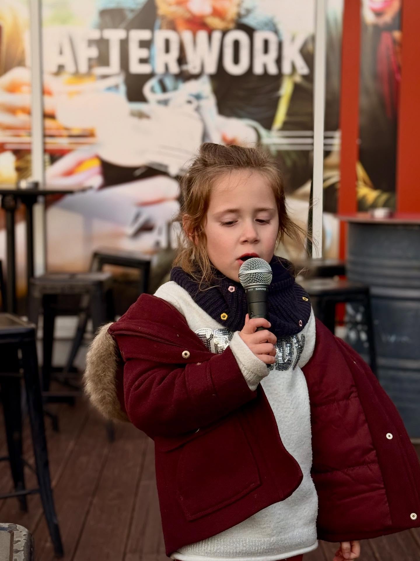 👧🏼Pas tout de suite la relève mais elle est prête pour un concert avec moi au @vandbcormeillesenparisis 🎤