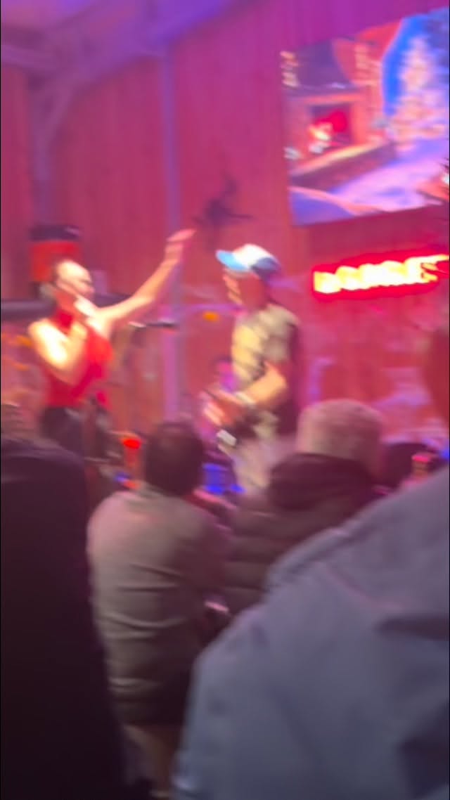 Alors on danse ou plutôt on saute ?
#alorsondanse #alorsonsaute #Stromae