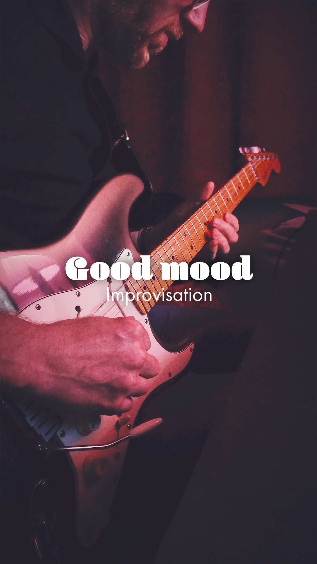 Ce soir, une boucle lente à 48 bpm.
Quatre accords qui tournent tranquille.
Deux guitares, une à gauche, une à droite.

Et j’ai laissé venir un solo, sans réfléchir, juste raconter une histoire. C’était plutôt calme, posé, presque lumineux. Ce genre de moment où tu ne joues pas contre le temps.

Ma Strat de 89 était exactement là où il fallait ce soir. Et moi aussi 🥰

#musique #guitare #guitarist #stratocaster #improvisation #instrumental #slowgroove #chillvibes #memesood #creation #homestudio #musiclovers #guitarvibes