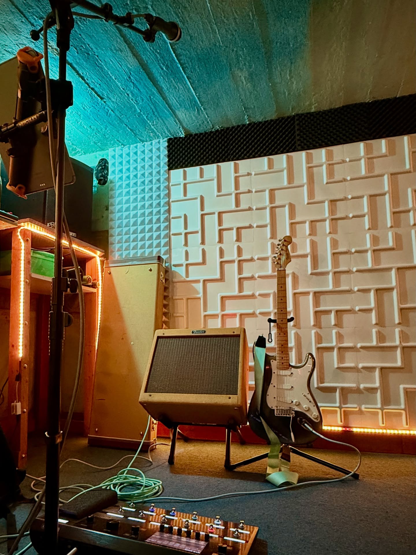 Juste parce-que c’est beau 😍 #stratocaster #stratplus #helix #helixline6 #bluesjunior #picoftheday