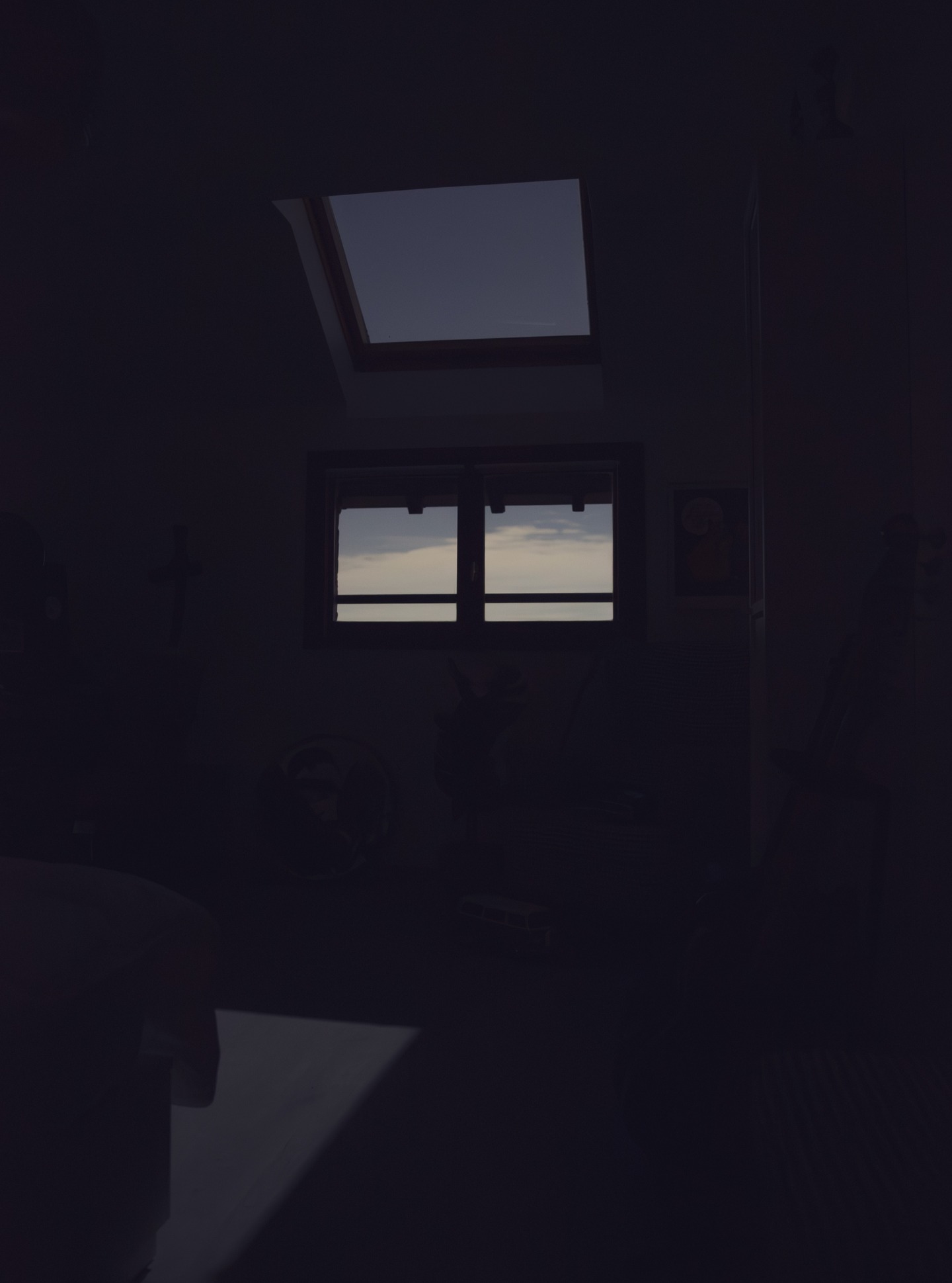 🌖J'ai éteins la lumière dans ma chambre. Ça méritait une photo 📷

#clairdelune #moonlight #longexposure #poselongue #photo #photography #moon