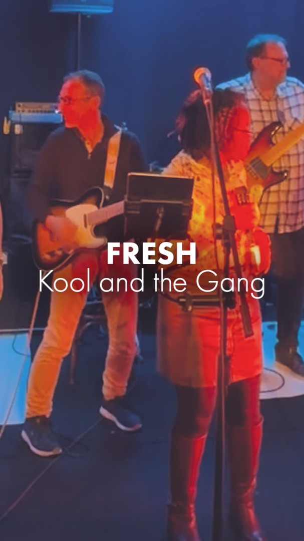 [Extrait] Un joli moment de musique avec les amis de Funky Music Revival - FMR qui m'ont invité : @laura.l.sing, @jeromegunputrar, @franck.marchal.14661 et Philippe. Et un la moitié des @lesvoisinsduo avec Éric.

#fresh #funk #funkymusic #fmr