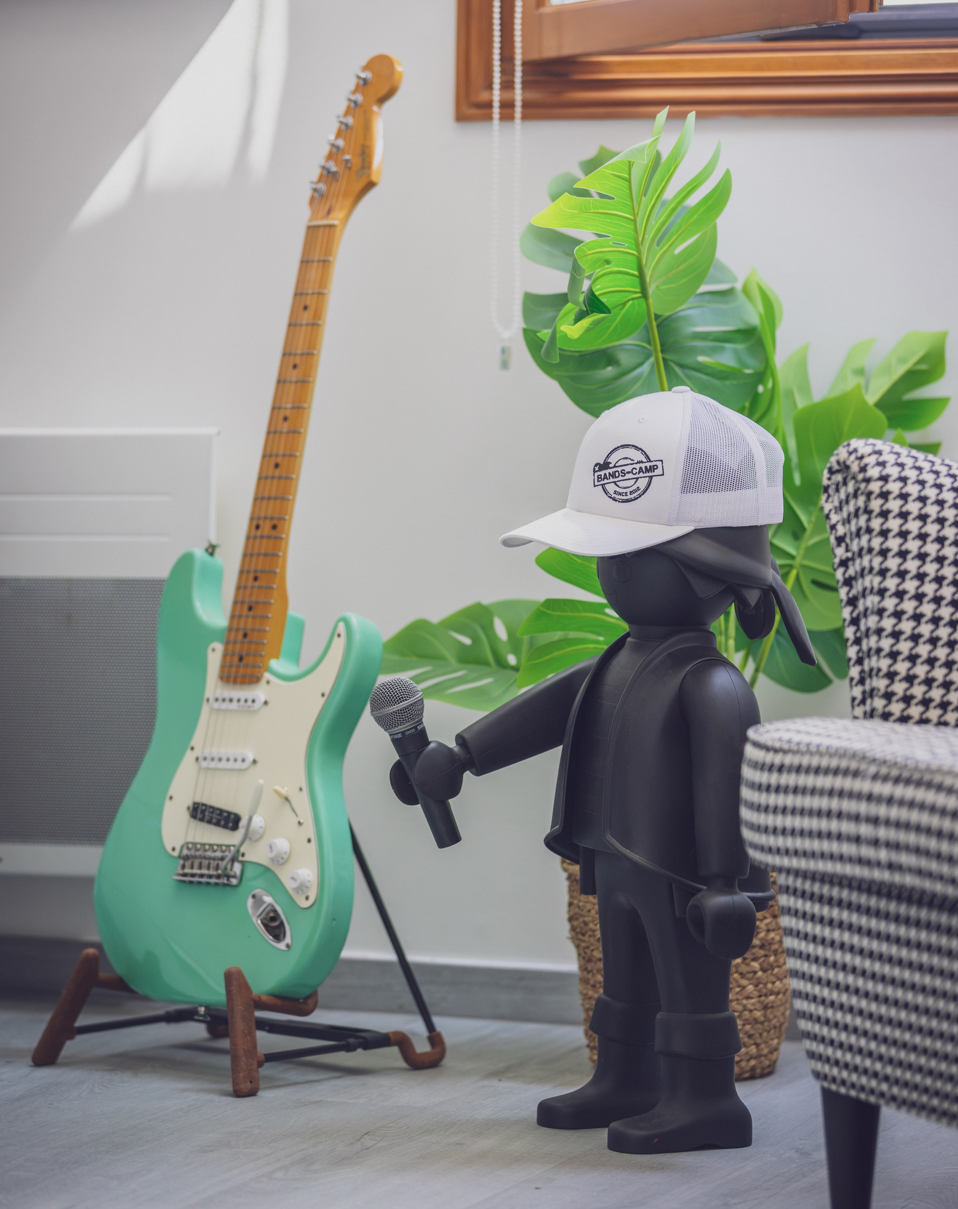 Avant de vous faire un retour sur l’excellent stage @bandscampacademie auquel j’ai participé, quand ma casquette Bands-Camp n’est pas sur ma tête, elle trône sur celle de mon Playmobil 🤘🏻

#bandscamp #bandscampacademie #playmobil