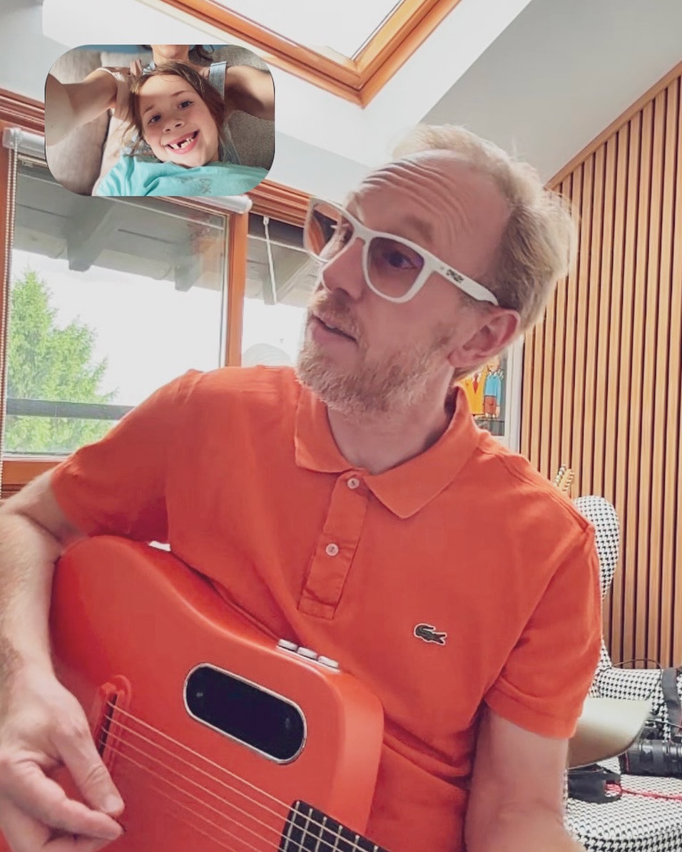 Concert privé en visio pour ma fille ce soir 🥰

🎶 Le monde est meilleur
depuis que je t’ai trouvé
Je sens que mon coeur
est en paix à tes côtés 🎶