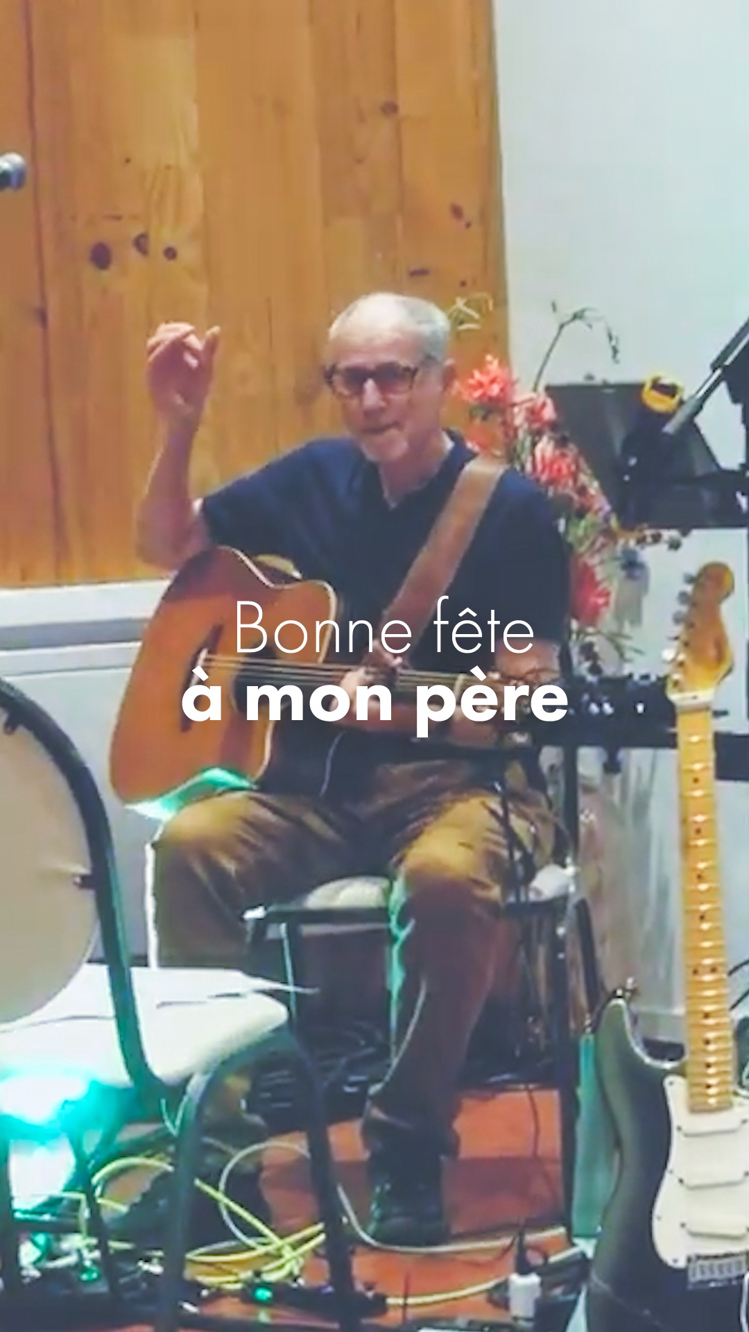 Une très belle fête à mon père Michel Thierry et une jolie fête de la musique avec ce moment partagé entre père & fils 🥰 Si j'ai une guitare à la main et que j'ai peur de rien, il y est forcement pour quelque chose 🎸