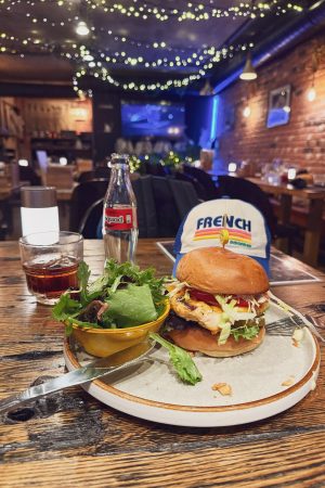 Un burger au filet de poulet, quelque part à Amsterdam